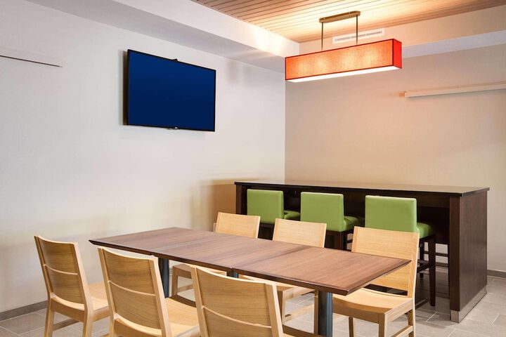 Country Inn & Suites by Radisson Springfield Southeast