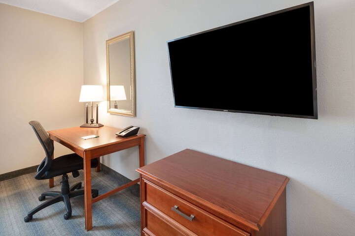 Room 19 of 82