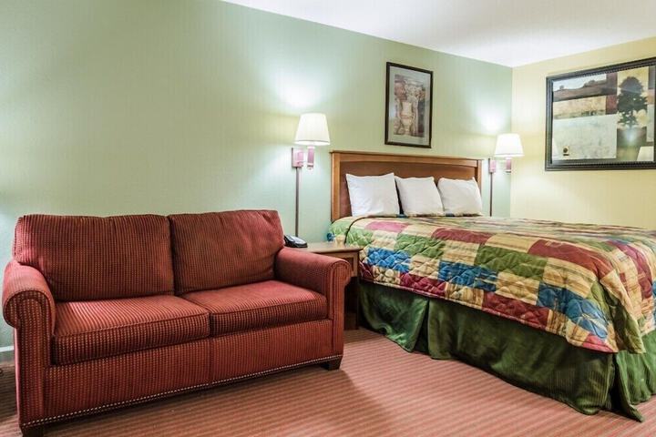 Room 9 of 20