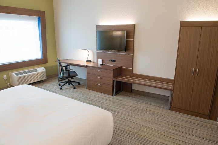 Room 15 of 37