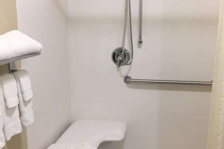 Cobblestone Inn & Suites - Bloomfield