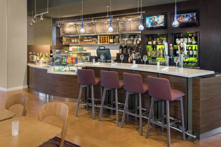 Courtyard by Marriott Newark Elizabeth