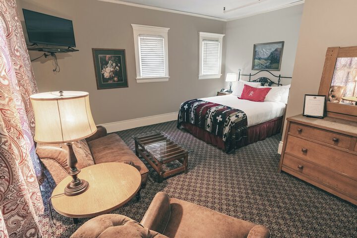 Room 35 of 62