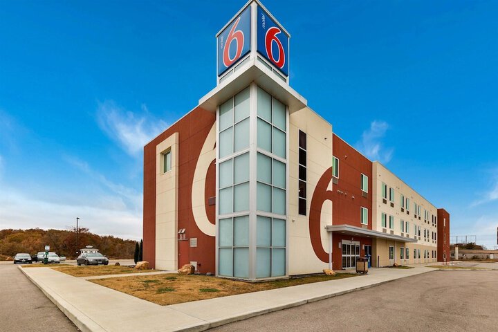 Motel 6 Poplar Bluff MO