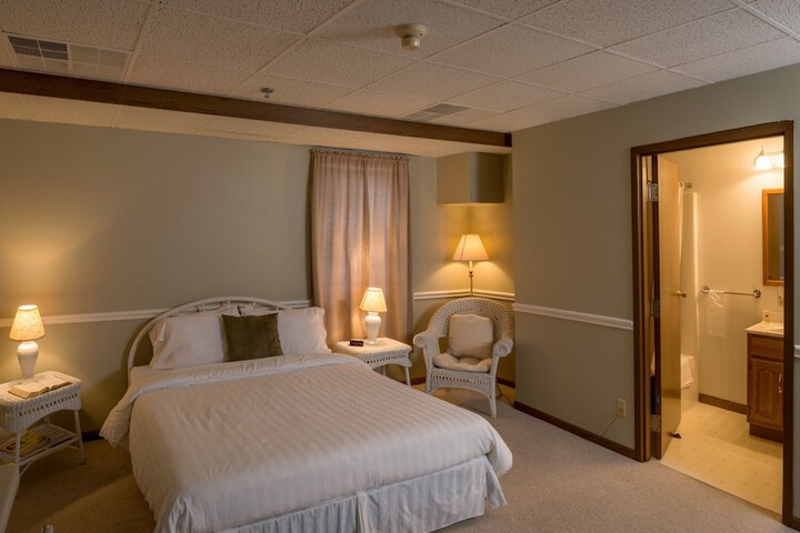 Room 12 of 32