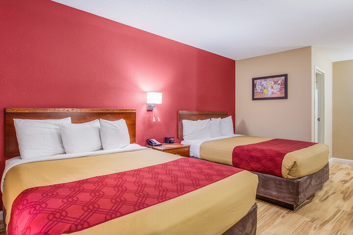 Room 8 of 28
