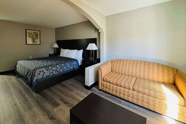 Room 15 of 25