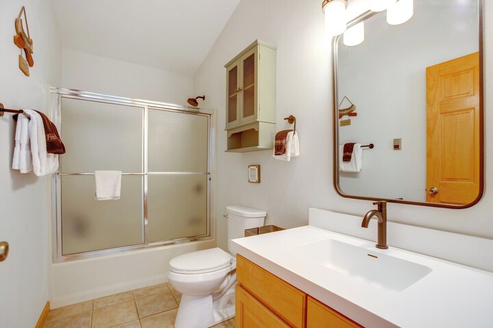 Steps to Grand Lake: the Innlet Condo!