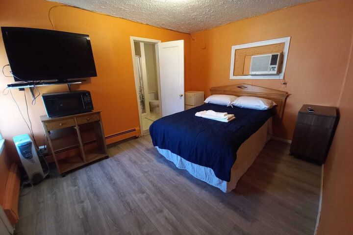 Room 25 of 38