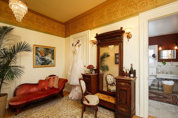 Room 32 of 47