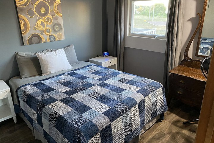 Room 100 of 102