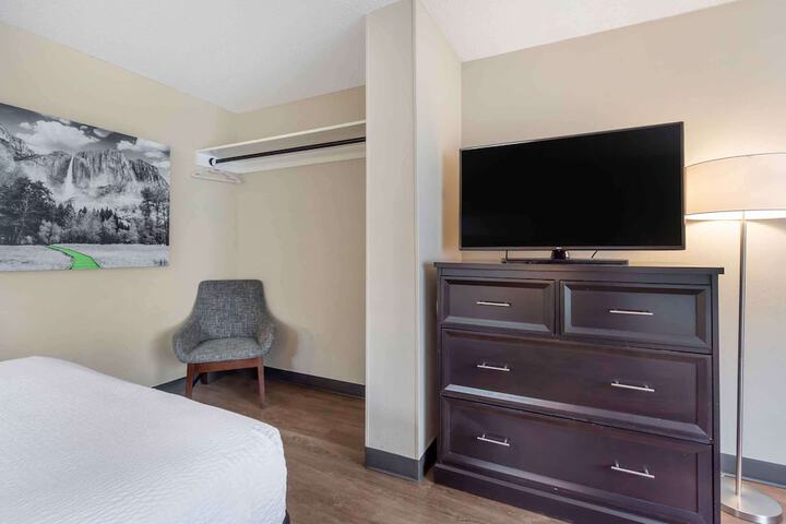 Room 11 of 30