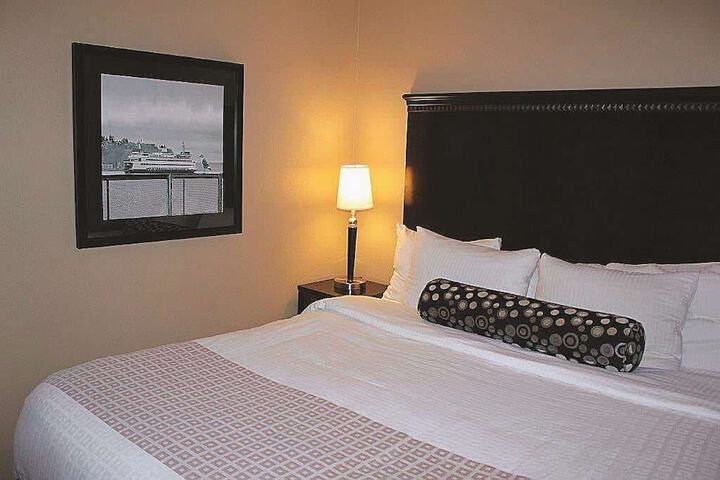 Room 16 of 33