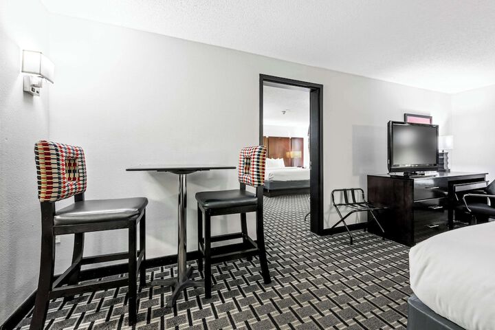 Room 32 of 49