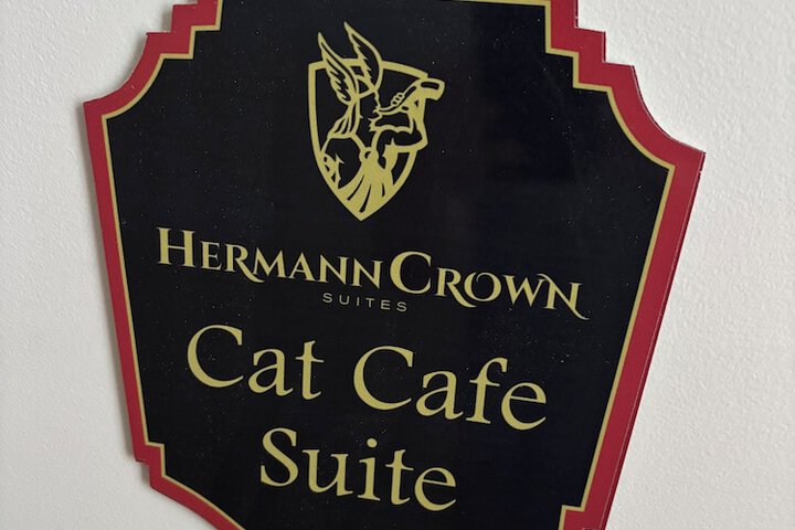 Hermann Crown Suites
