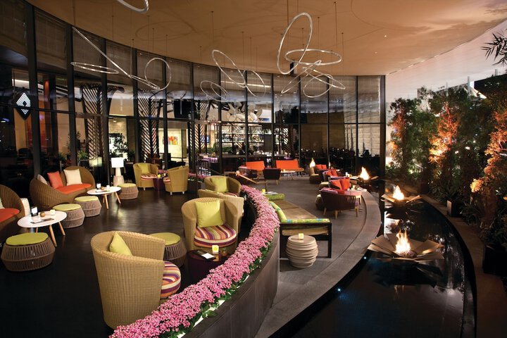Lounge 52 of 61