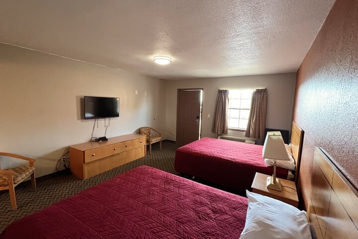 Room 10 of 12