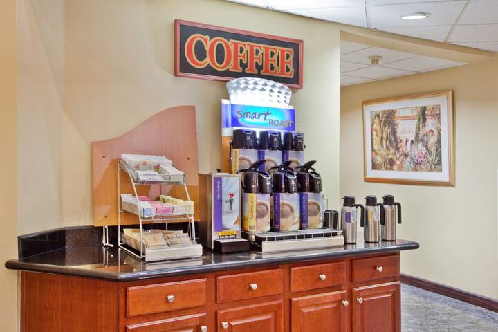 Holiday Inn Express Hotel & Suites by IHG