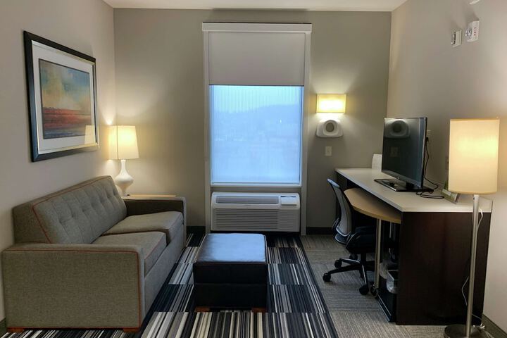 Room 25 of 39