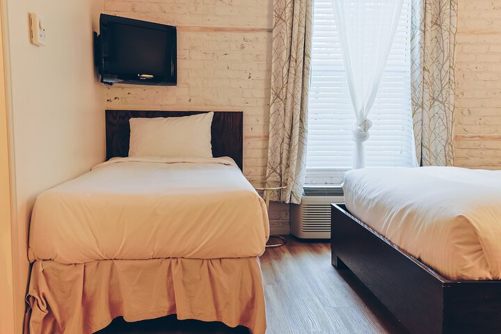 Room 48 of 102