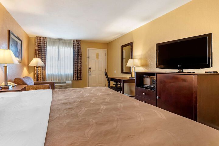 Room 11 of 32
