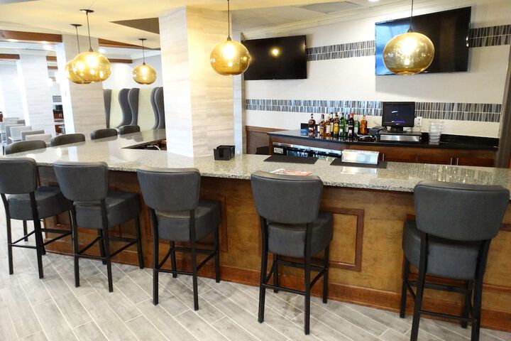 Lounge 42 of 46