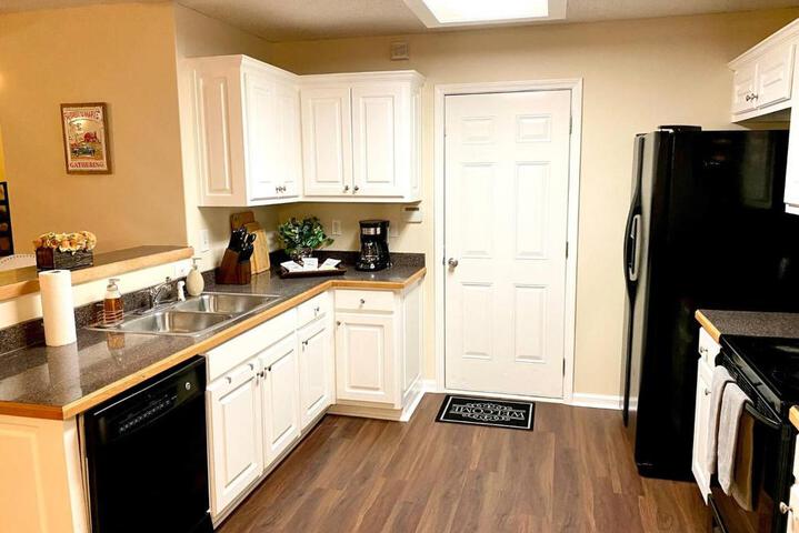 Spacious & comfy home in ultra-convenient location 2025 Traveller Award Winner