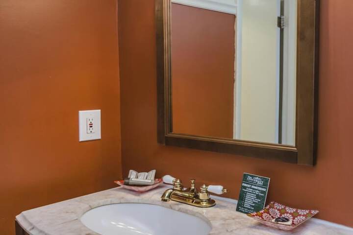 Room 13 of 28