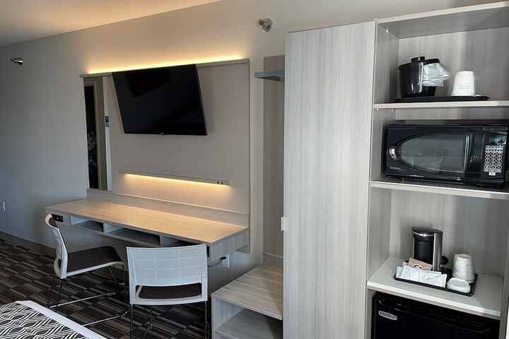 Room 27 of 35