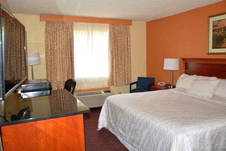 Room 16 of 38