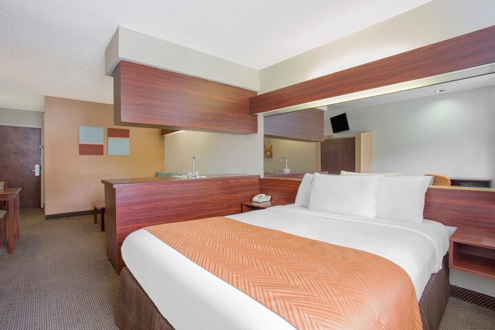 Room 15 of 21