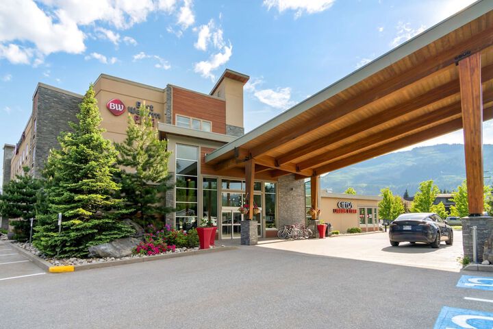 Hotel 4 of 64