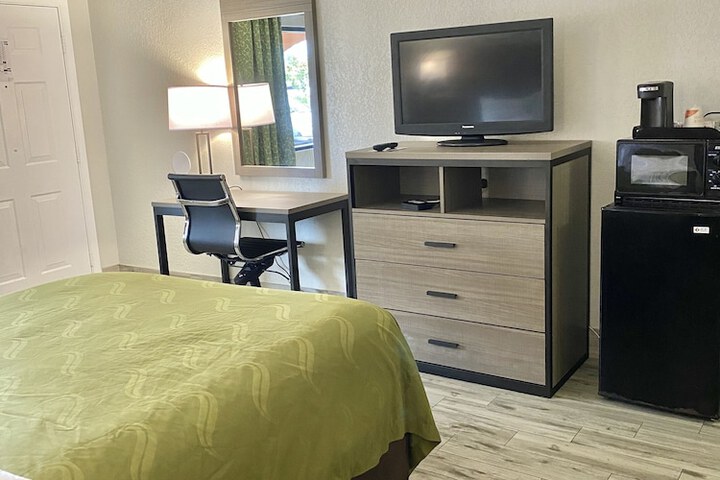 Room 32 of 48