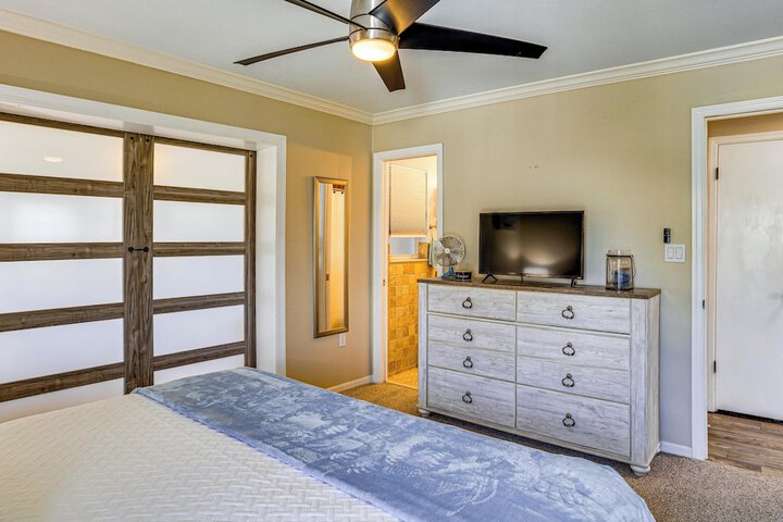 Waterfront Lake Placid Escape w / Dock & Lanai