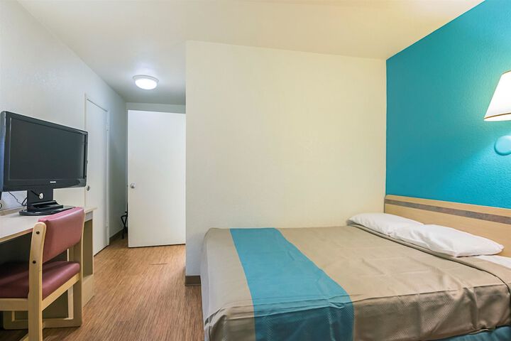 Room 21 of 36