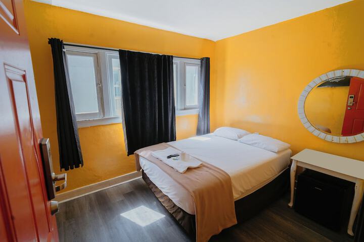 Clarendon Hotel