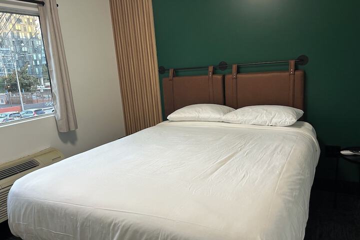 Room 13 of 23