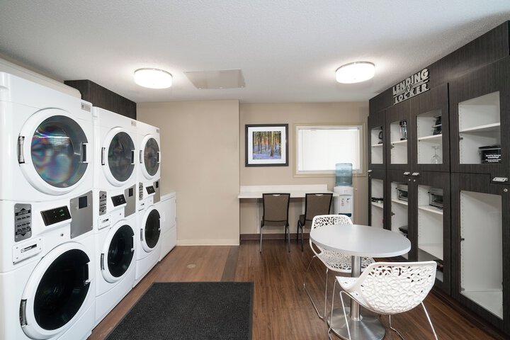 Room 6 of 18