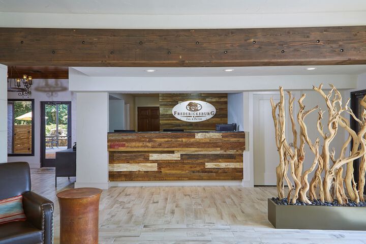 Fredericksburg Inn & Suites