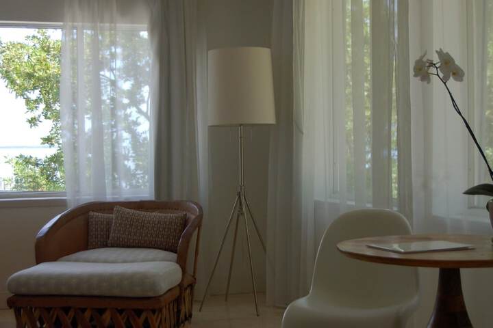 Room 33 of 119