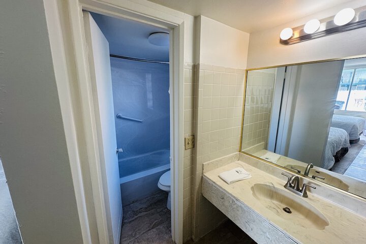 Room 12 of 33