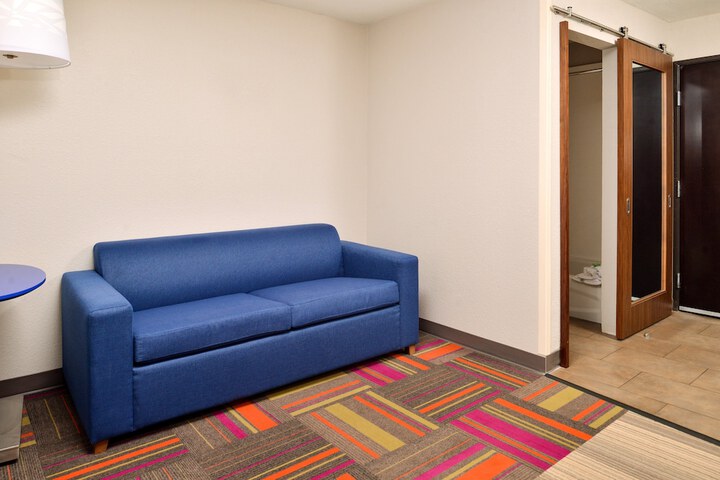 Room 27 of 45