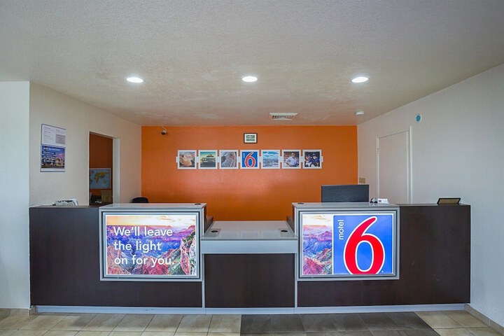 Motel 6 Madisonville TX