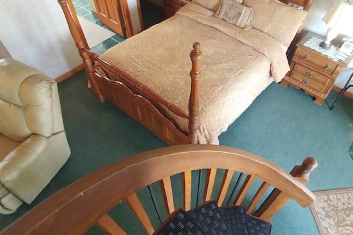 Room 99 of 128