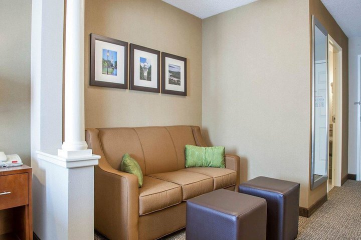 Comfort Suites West Warwick - Providence