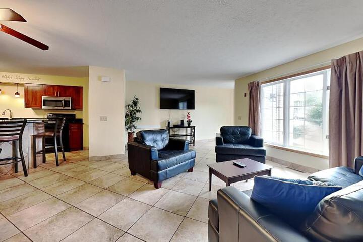 Put-in-Bay Poolview Condo #4