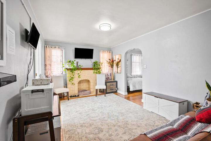 Large apartment with multiple sleeping options