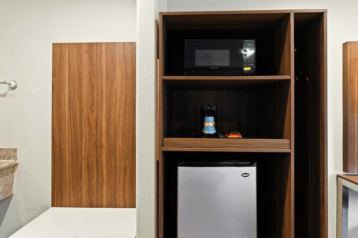 Room 6 of 43