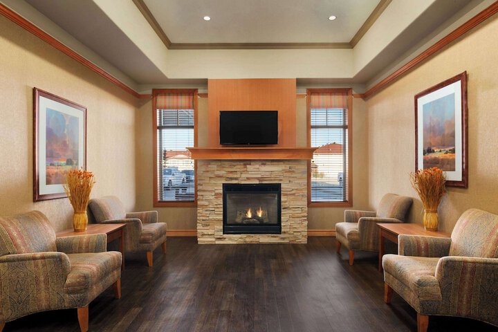 Days Inn & Suites by Wyndham Edmonton Airport