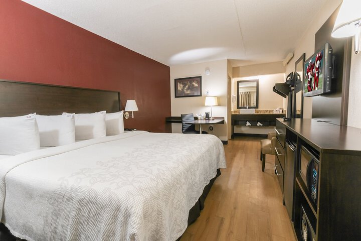 Red Roof Inn PLUS+ West Springfield